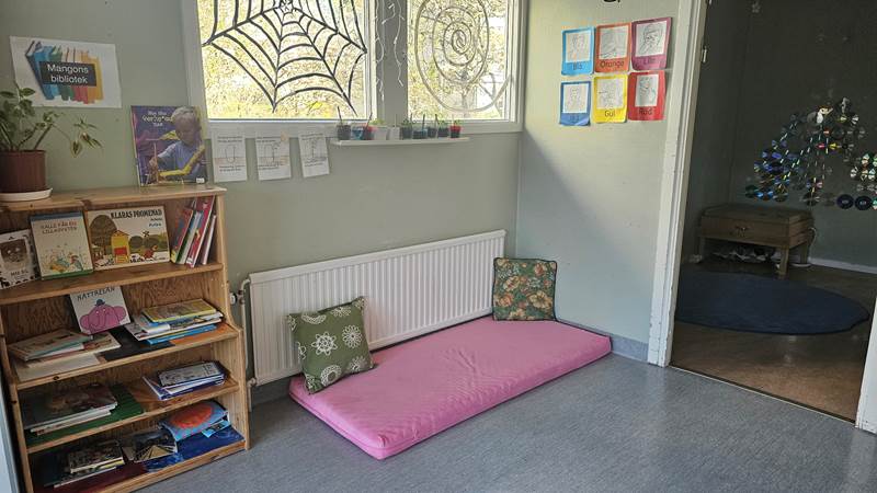 läshörna på avdelningen Mangon